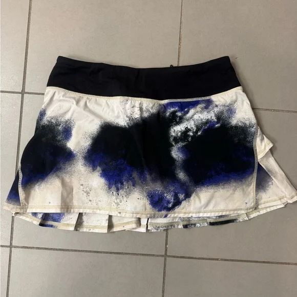 Lululemon skort size 4 - Picture 2 of 6